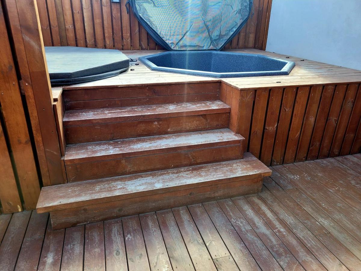 Ak Rentals, With Hot Tubs Ακουρέιρι Εξωτερικό φωτογραφία